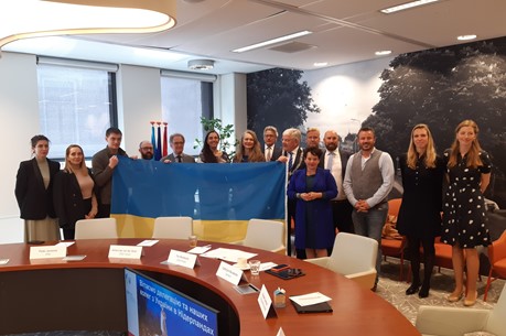 Mayor of Melitopol Ivan Fedorov hands over a Ukrainian flag to the Mayor of The Hague Jan van Zanen